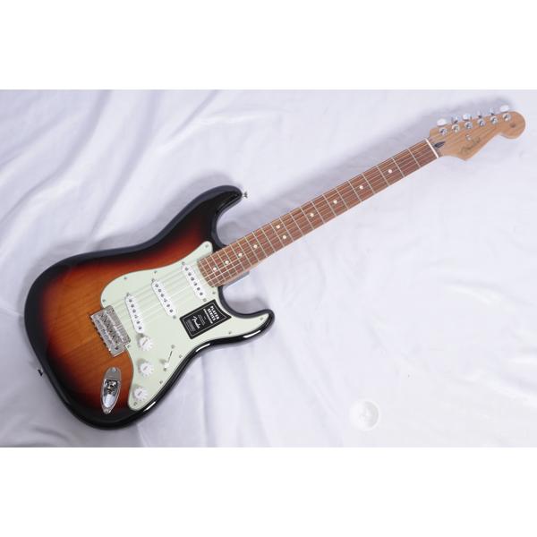 Fender-エレキギター
Limited Edition Player Stratocaster, Pau Ferro Fingerboard, 3-Tone Sunburst