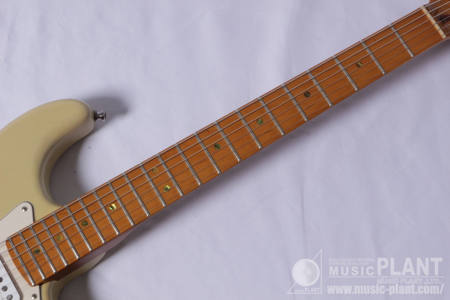 American Deluxe Stratocaster® V Neck, Maple Fingerboard, Honey Blonde追加画像 American Deluxe Stratocaster® V Neck, Maple Fingerboard, Honey Blonde追加画像