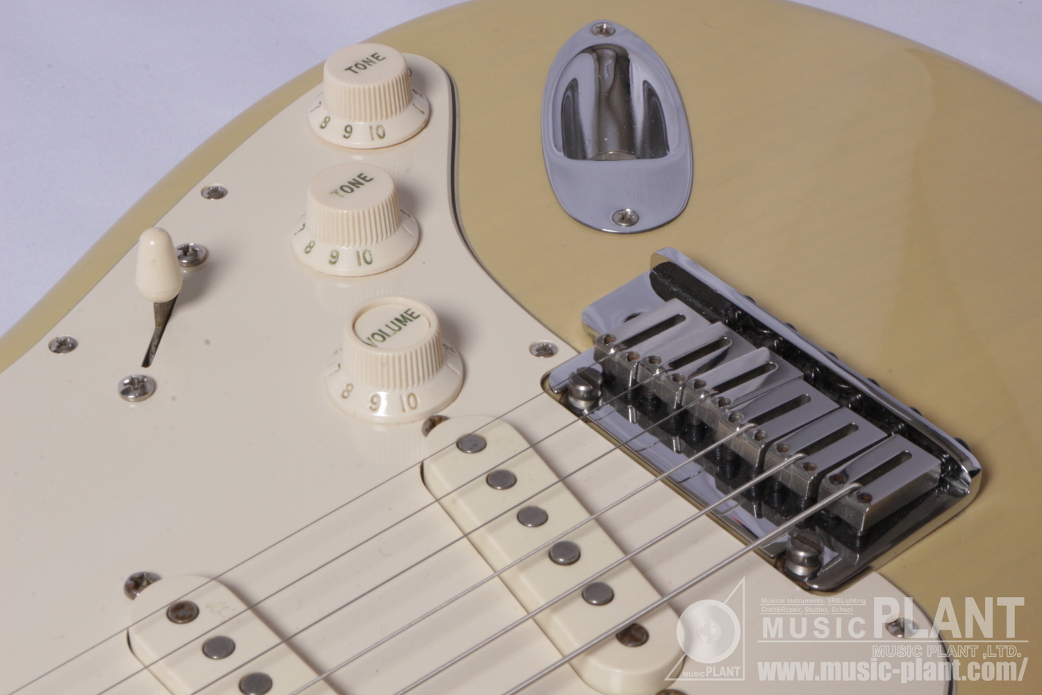 American Deluxe Stratocaster® V Neck, Maple Fingerboard, Honey Blonde追加画像 American Deluxe Stratocaster® V Neck, Maple Fingerboard, Honey Blonde追加画像