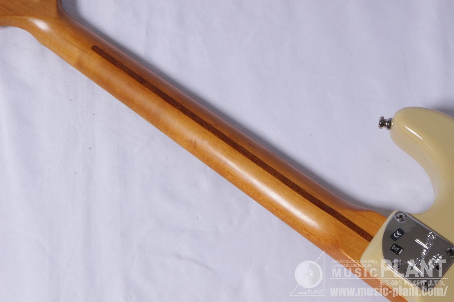 American Deluxe Stratocaster® V Neck, Maple Fingerboard, Honey Blonde追加画像 American Deluxe Stratocaster® V Neck, Maple Fingerboard, Honey Blonde追加画像