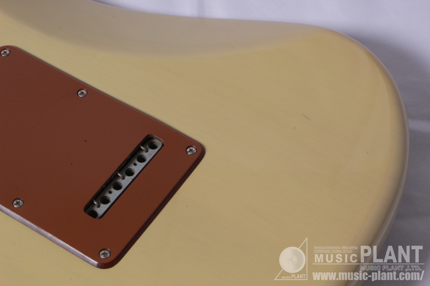 American Deluxe Stratocaster® V Neck, Maple Fingerboard, Honey Blonde追加画像 American Deluxe Stratocaster® V Neck, Maple Fingerboard, Honey Blonde追加画像