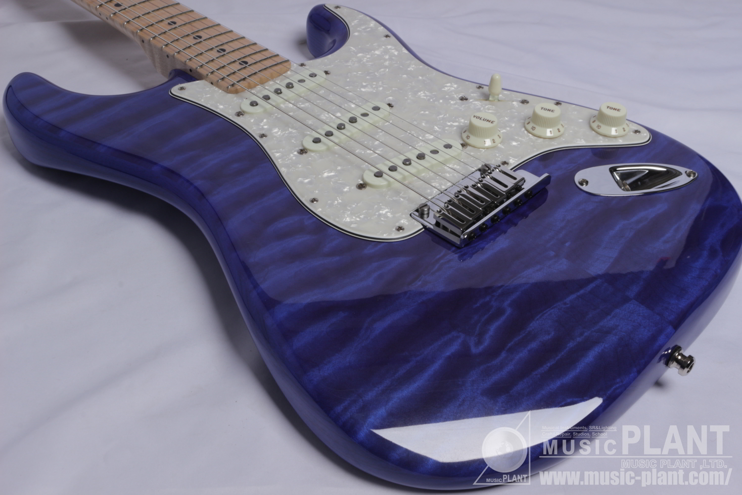 Custom Stratocaster Quilt Maple Top NOS, Faded Cobalt Blue Transparent追加画像