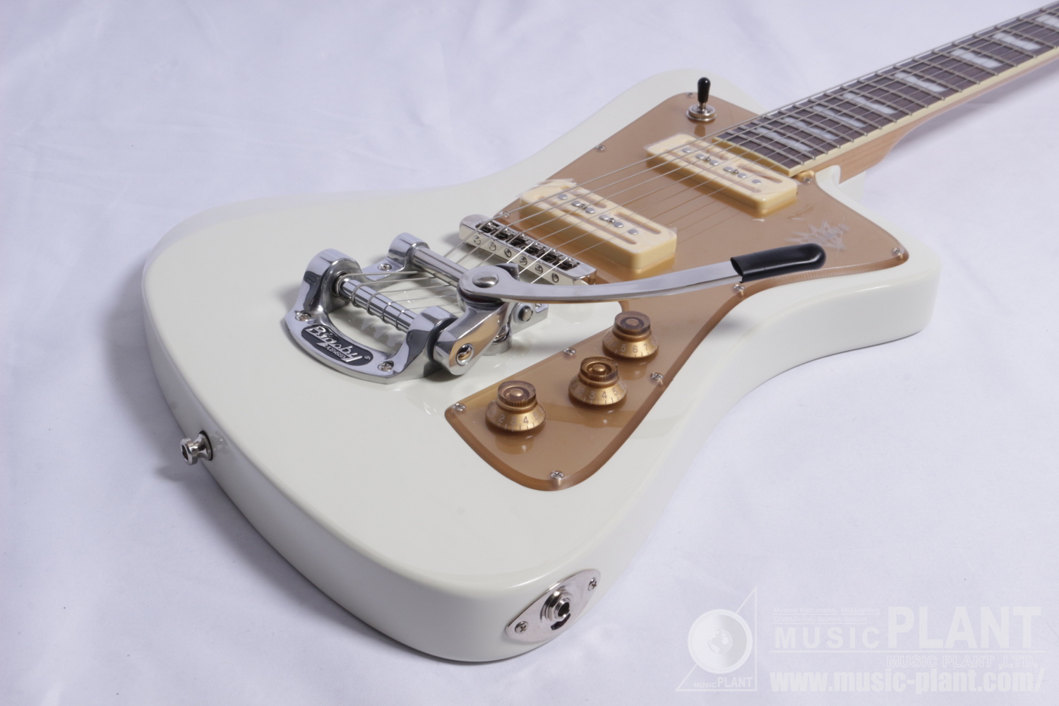 Wingman with Tremolo Vintage White (OUTLET)追加画像 Wingman with Tremolo Vintage White (OUTLET)追加画像