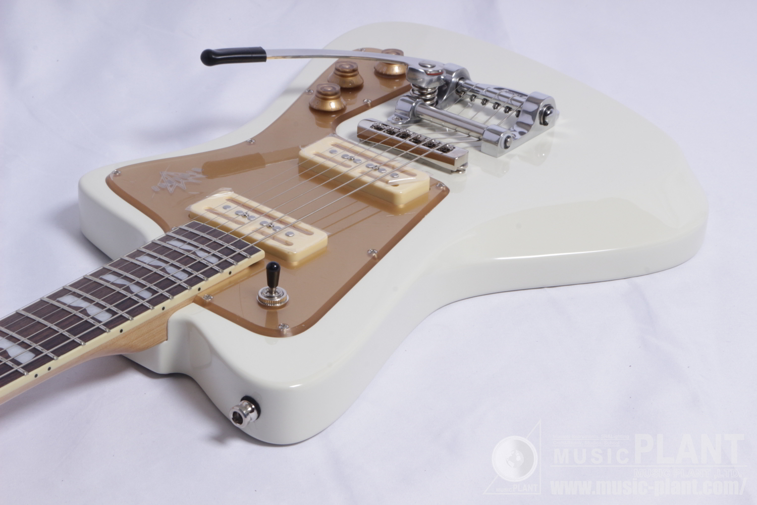 Wingman with Tremolo Vintage White (OUTLET)追加画像 Wingman with Tremolo Vintage White (OUTLET)追加画像