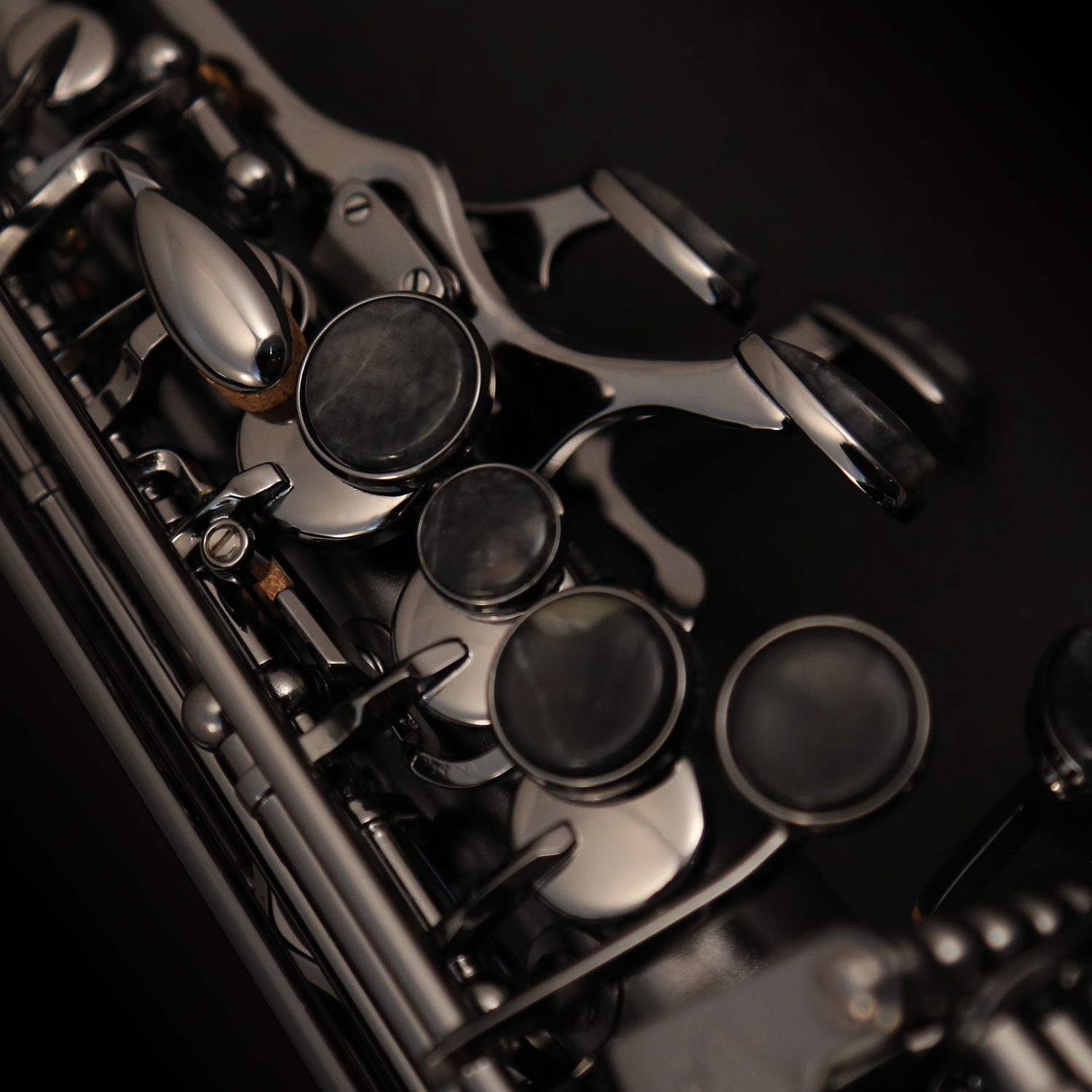 SC5-BIceB Carved Soprano "Raven" Satin Black Nickel/Black Nickel Bell & Key追加画像 SC5-BIceB Carved Soprano "Raven" Satin Black Nickel/Black Nickel Bell & Key追加画像