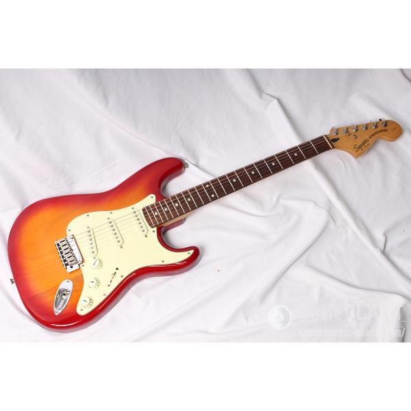 Squier-ストラトキャスター2011 Standard Stratocaster Cherry Sunburst