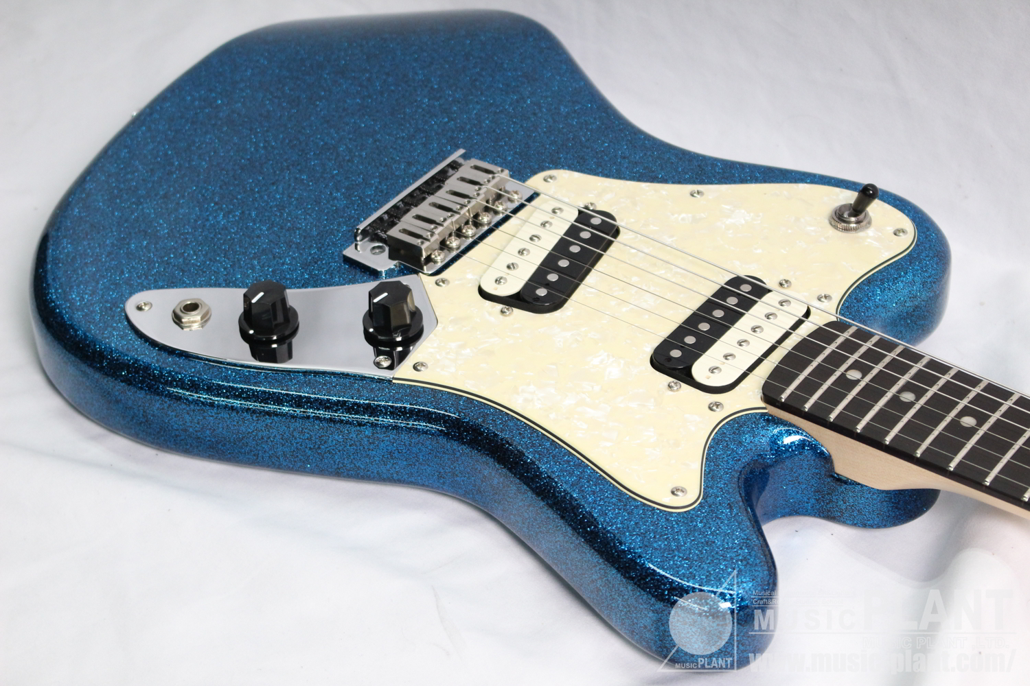 Paranormal Super-Sonic, Laurel Fingerboard, Pearloid Pickguard, Blue Sparkle追加画像 Paranormal Super-Sonic, Laurel Fingerboard, Pearloid Pickguard, Blue Sparkle追加画像