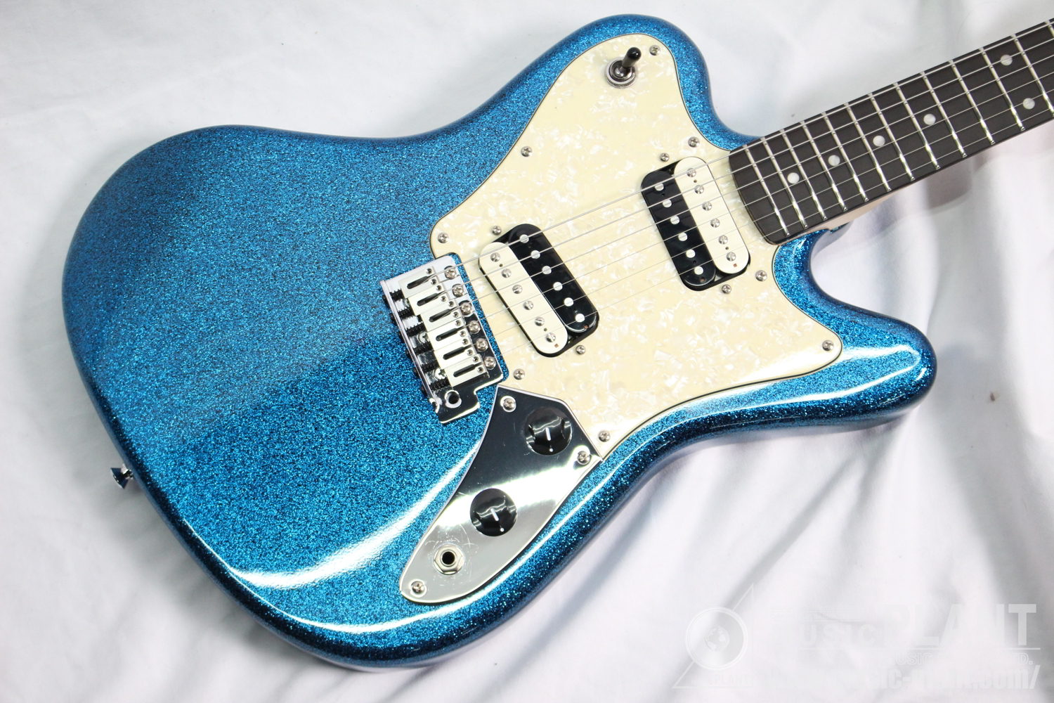 Paranormal Super-Sonic, Laurel Fingerboard, Pearloid Pickguard, Blue Sparkle追加画像 Paranormal Super-Sonic, Laurel Fingerboard, Pearloid Pickguard, Blue Sparkle追加画像