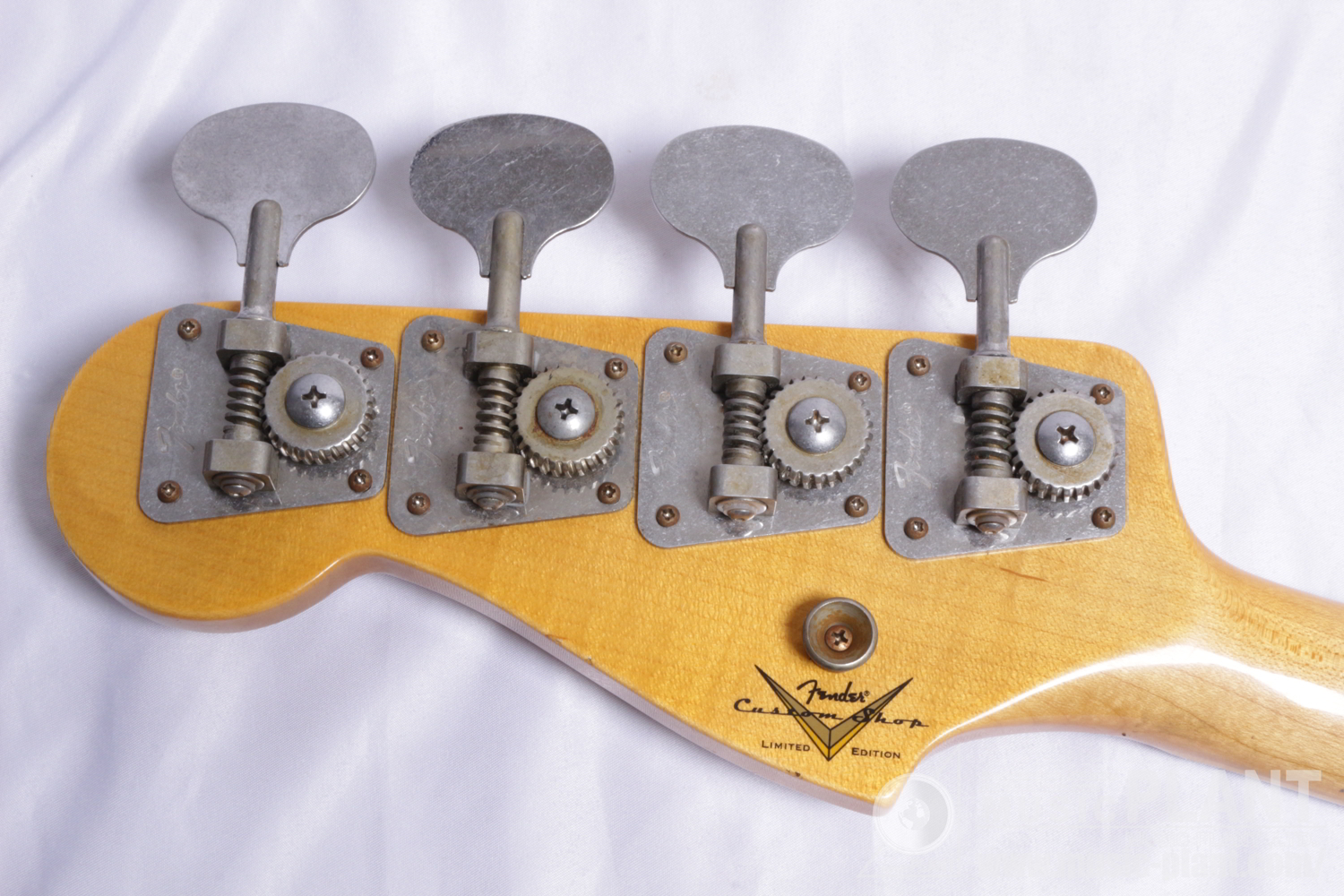 Limited Edition Custom Jazz Bass Journeyman Relic, 3A Rosewood Fingerboard, Aged Black追加画像 Limited Edition Custom Jazz Bass Journeyman Relic, 3A Rosewood Fingerboard, Aged Black追加画像