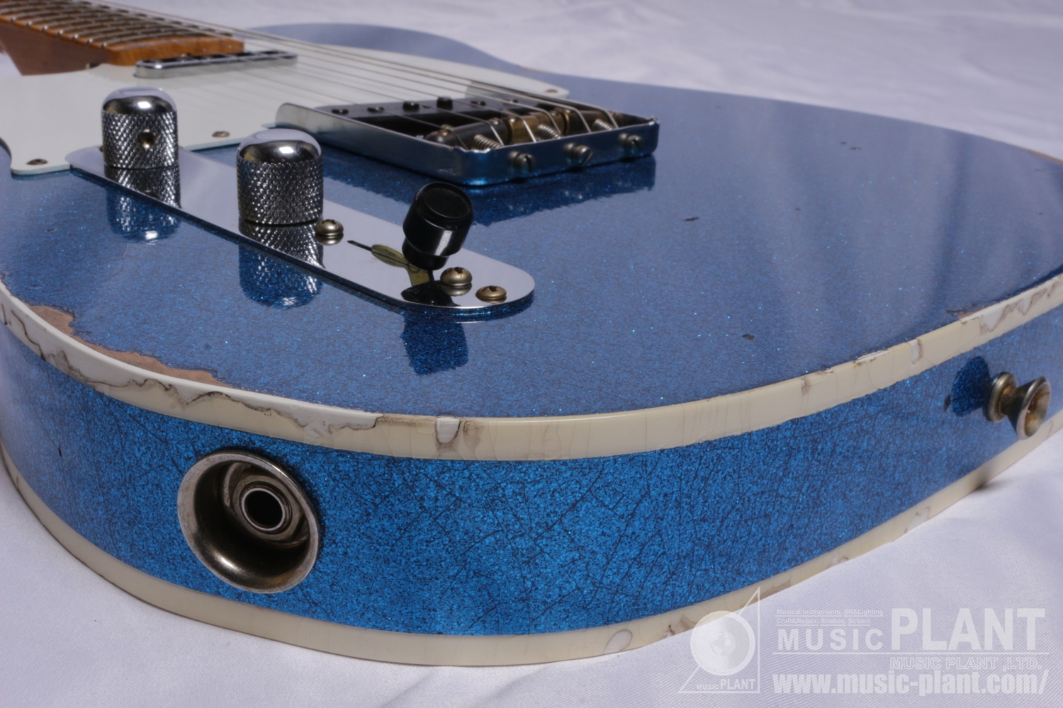 Limited Edition Tomatillo Telecaster Relic, Left-Handed, 1-Piece Quartersawn Maple Neck, Aged Blue Sparkle追加画像 Limited Edition Tomatillo Telecaster Relic, Left-Handed, 1-Piece Quartersawn Maple Neck, Aged Blue Sparkle追加画像