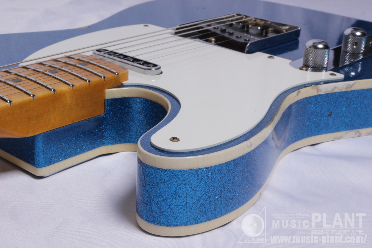 Limited Edition Tomatillo Telecaster Relic, Left-Handed, 1-Piece Quartersawn Maple Neck, Aged Blue Sparkle追加画像 Limited Edition Tomatillo Telecaster Relic, Left-Handed, 1-Piece Quartersawn Maple Neck, Aged Blue Sparkle追加画像