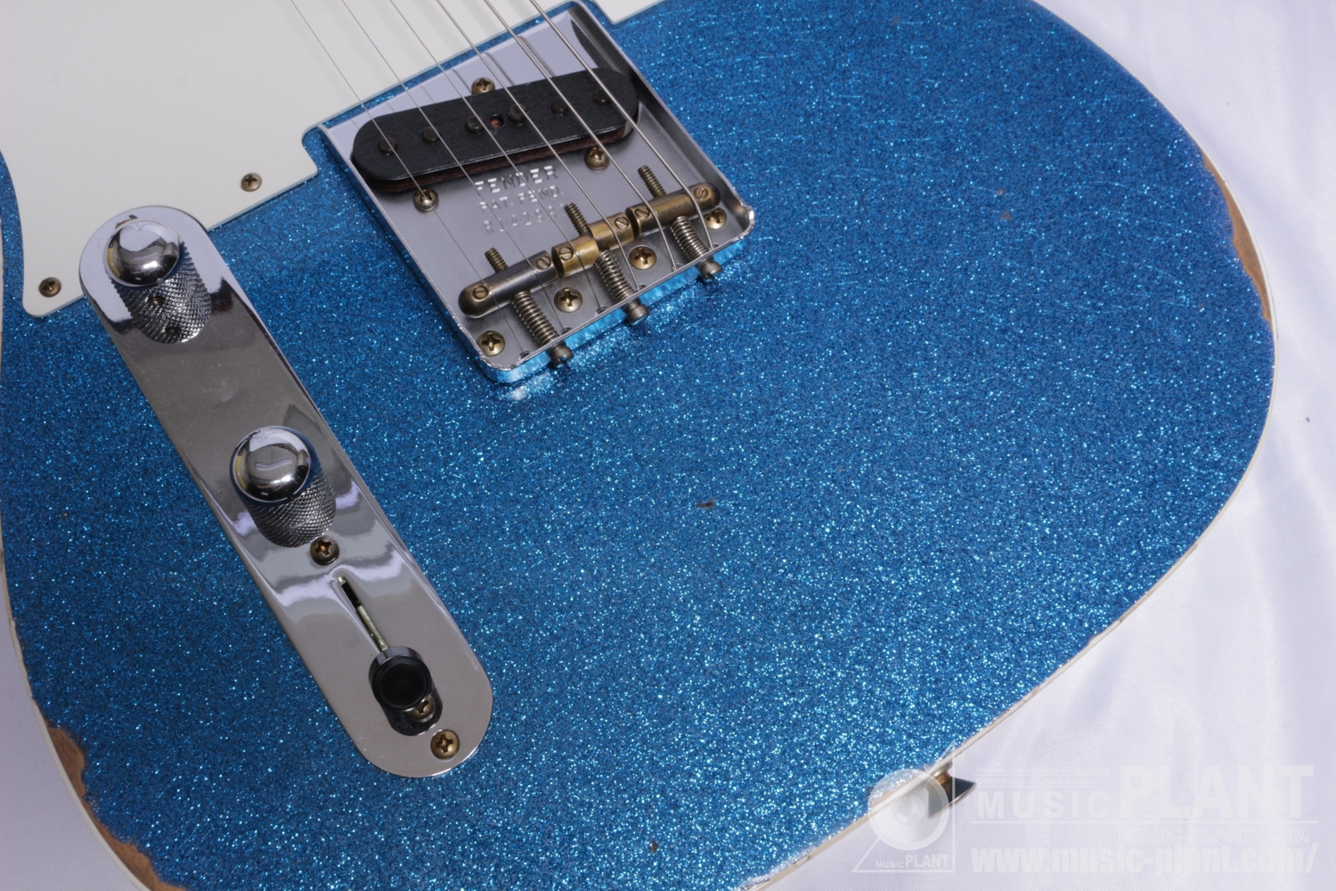Limited Edition Tomatillo Telecaster Relic, Left-Handed, 1-Piece Quartersawn Maple Neck, Aged Blue Sparkle追加画像 Limited Edition Tomatillo Telecaster Relic, Left-Handed, 1-Piece Quartersawn Maple Neck, Aged Blue Sparkle追加画像