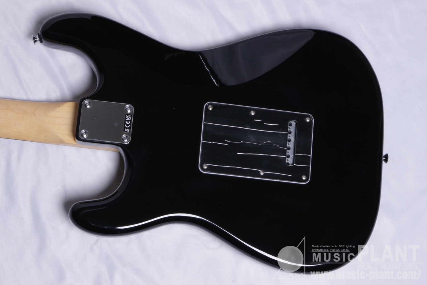 Standard Stratocaster HSS, Laurel Fingerboard, Black Pickguard, Black追加画像 Standard Stratocaster HSS, Laurel Fingerboard, Black Pickguard, Black追加画像