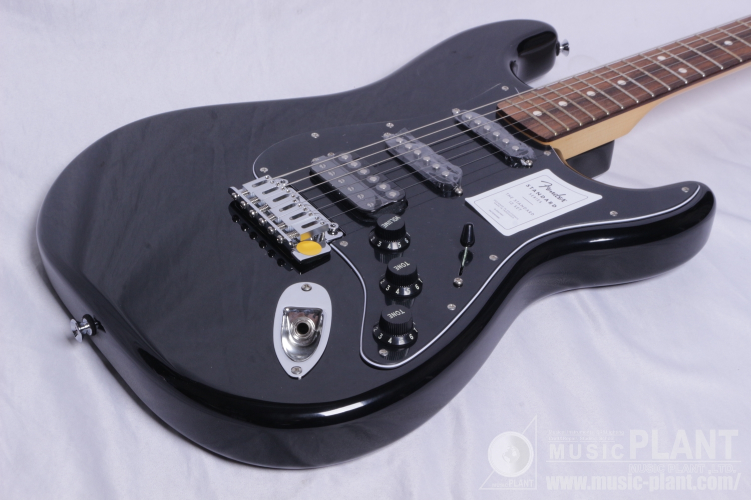 Standard Stratocaster HSS, Laurel Fingerboard, Black Pickguard, Black追加画像 Standard Stratocaster HSS, Laurel Fingerboard, Black Pickguard, Black追加画像