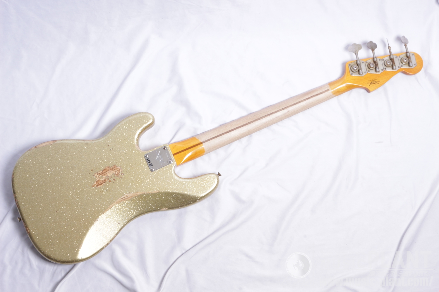 Custom Built J Signature Precision Bass Heavy Relic Champagne Gold背面画像 Custom Built J Signature Precision Bass Heavy Relic Champagne Gold背面画像