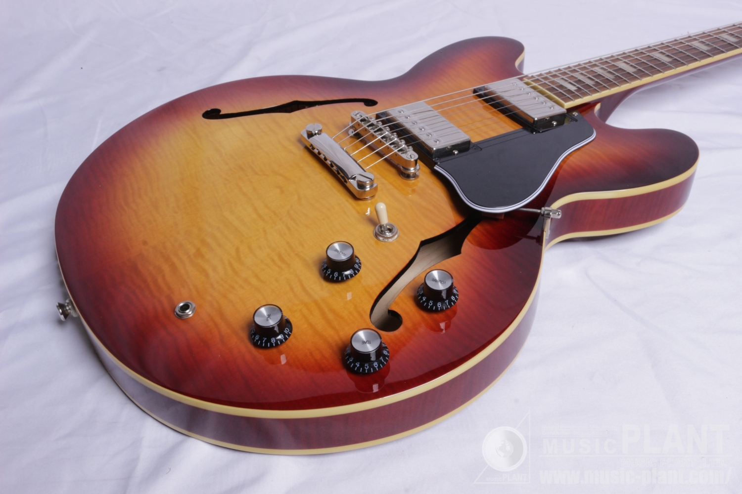 ES-335 Figured Raspberry Tea Burst追加画像 ES-335 Figured Raspberry Tea Burst追加画像