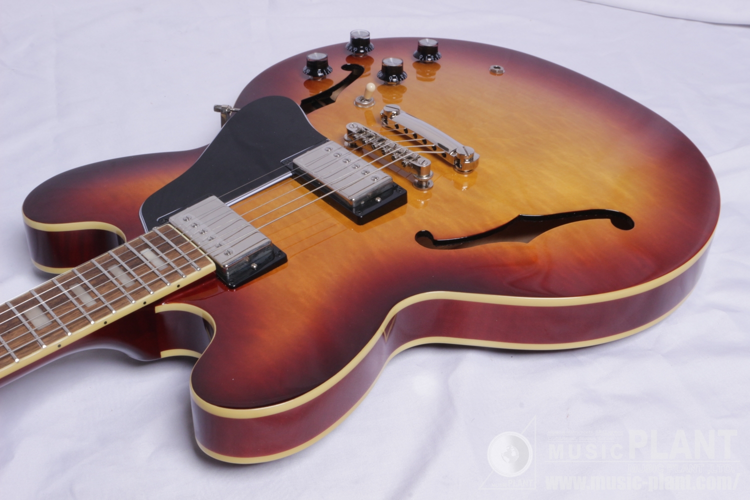 ES-335 Figured Raspberry Tea Burst追加画像 ES-335 Figured Raspberry Tea Burst追加画像