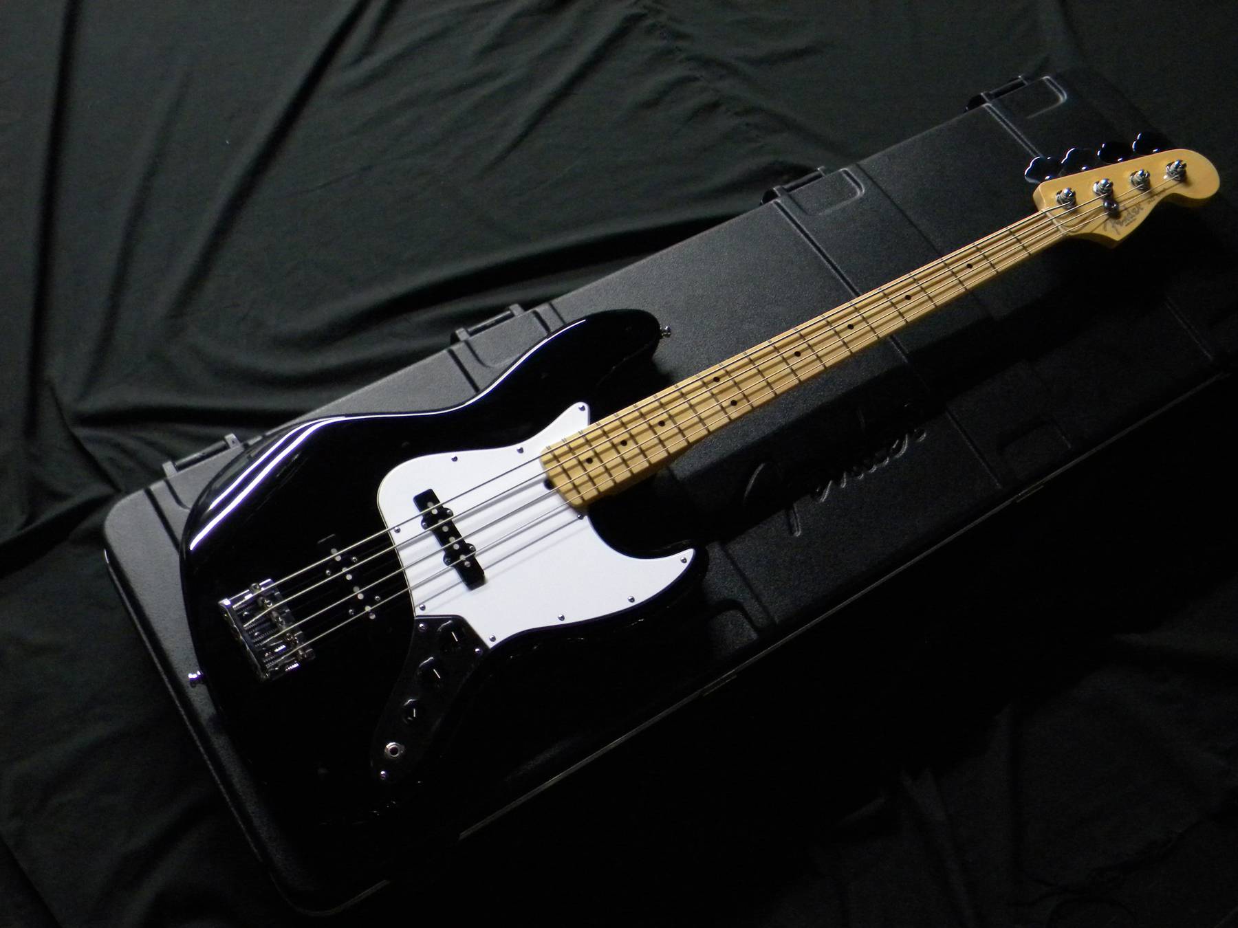 ジャズベース American Standard Jazz Bass Upgrade Black/Maple