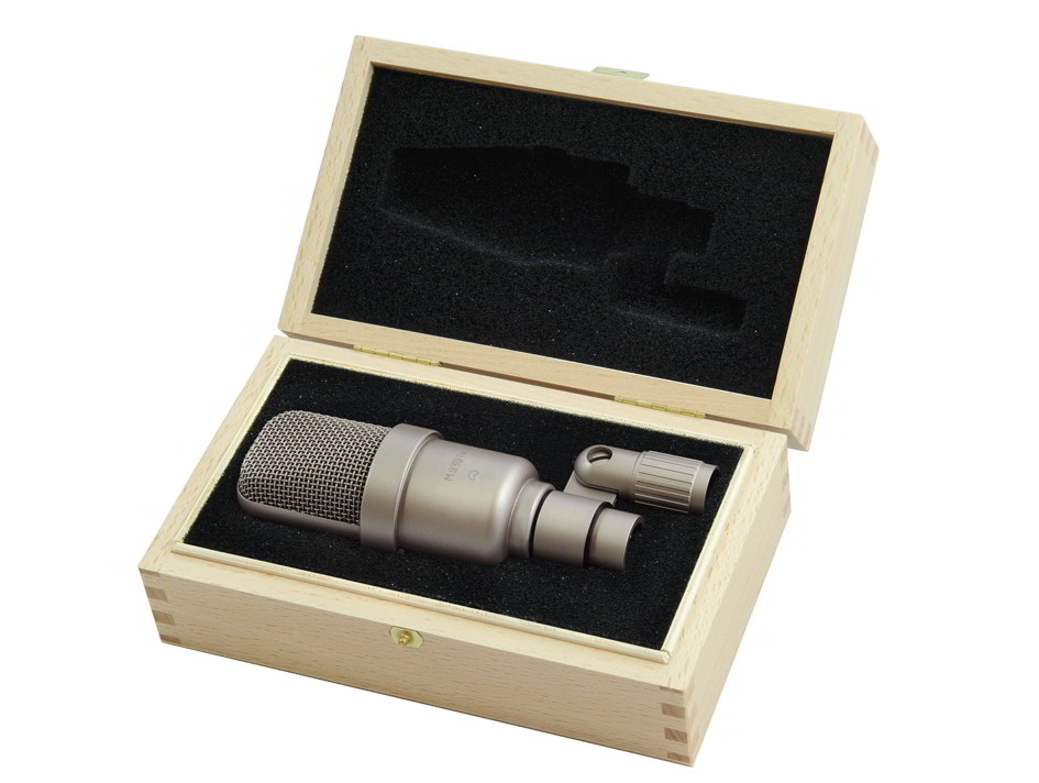 M 930 Ts satin nickelケース画像 M 930 Ts satin nickelケース画像