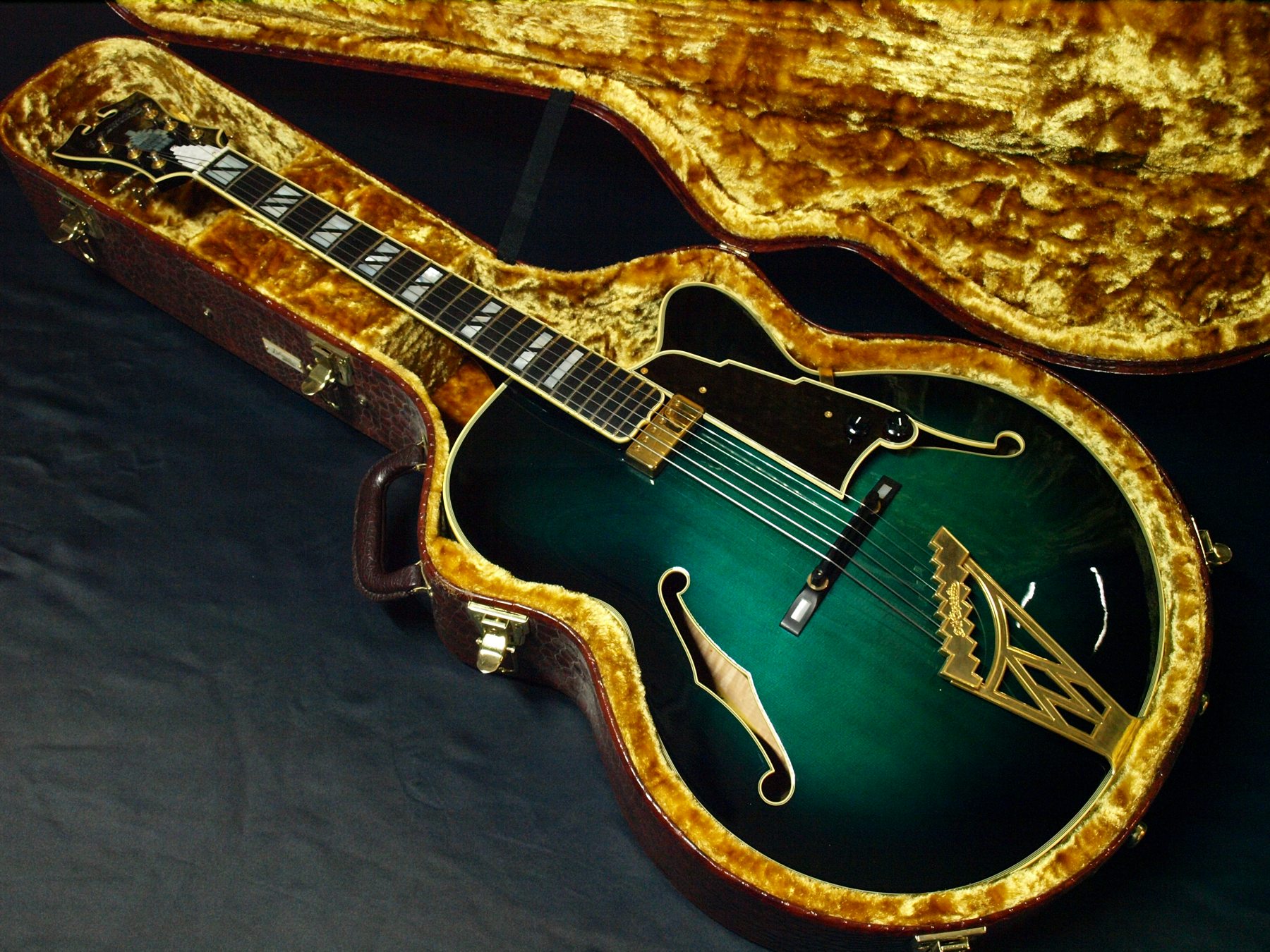 D'Angelico フルアコースティックギターNYL-2中古品()売却済みです