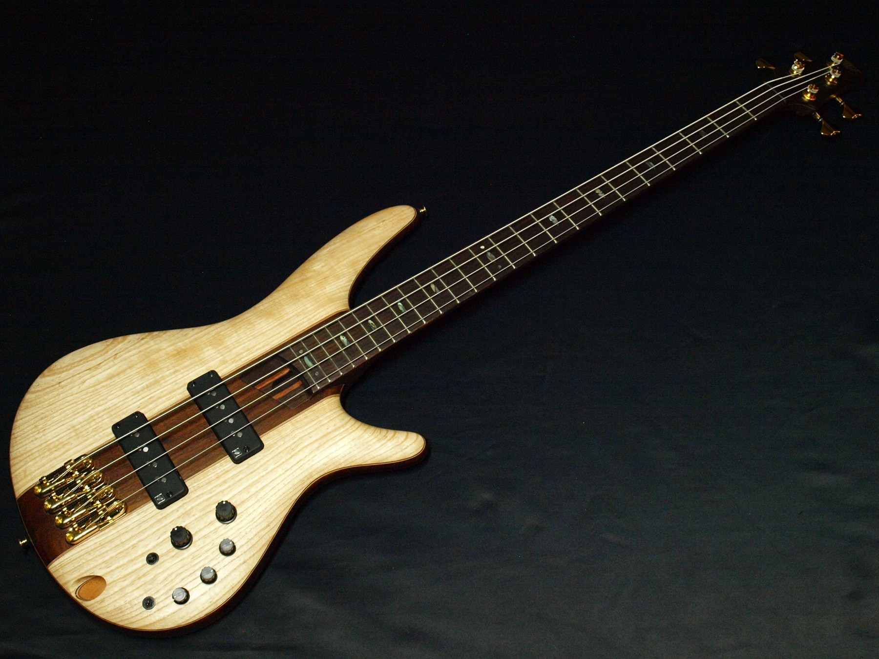 大人気新作 Ibanez SRシリーズ エレキベースSR1300 NTF新品生産完了品です ベース