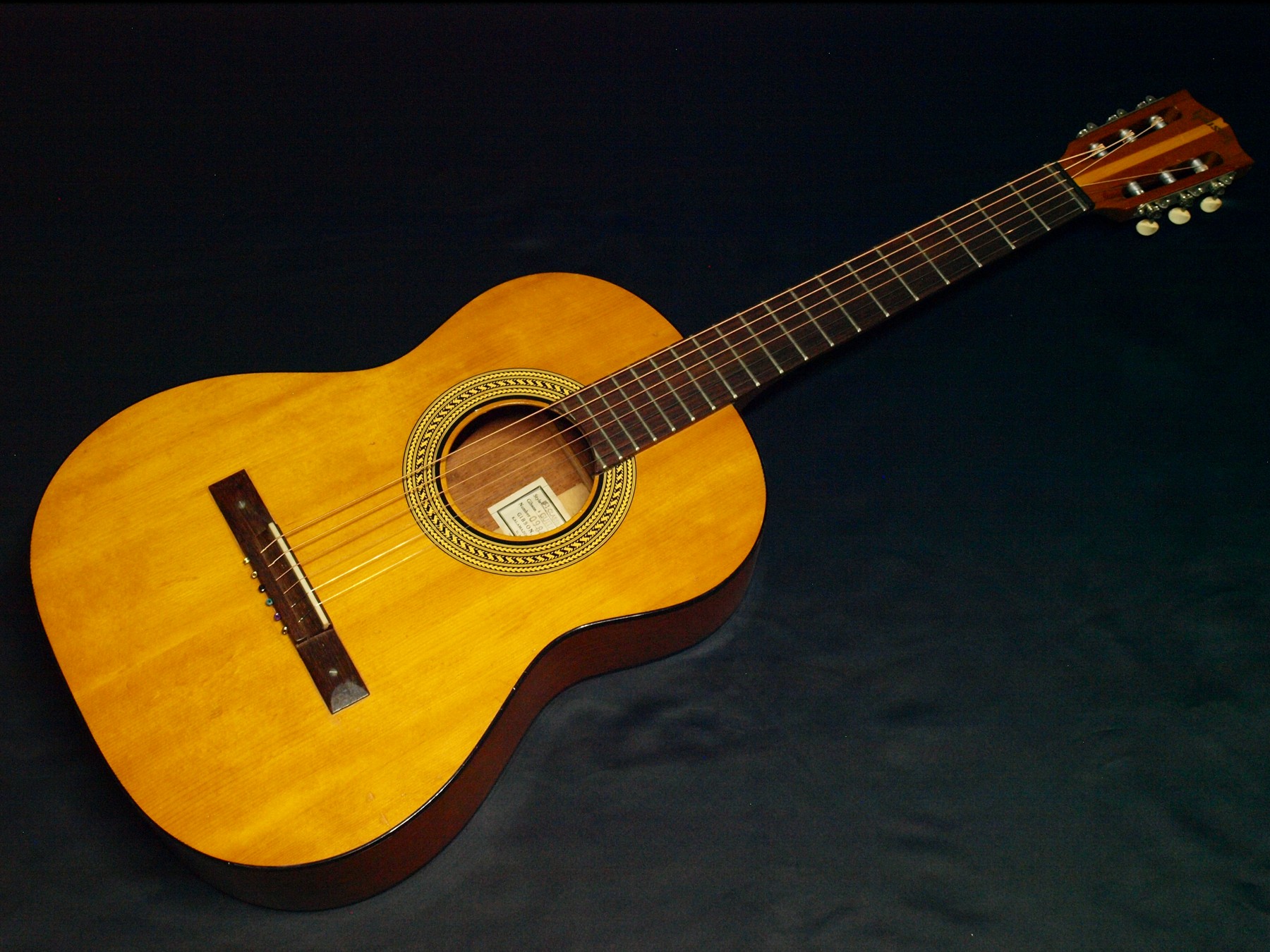Gibson クラシックギターC-1 Classic中古品()売却済みです