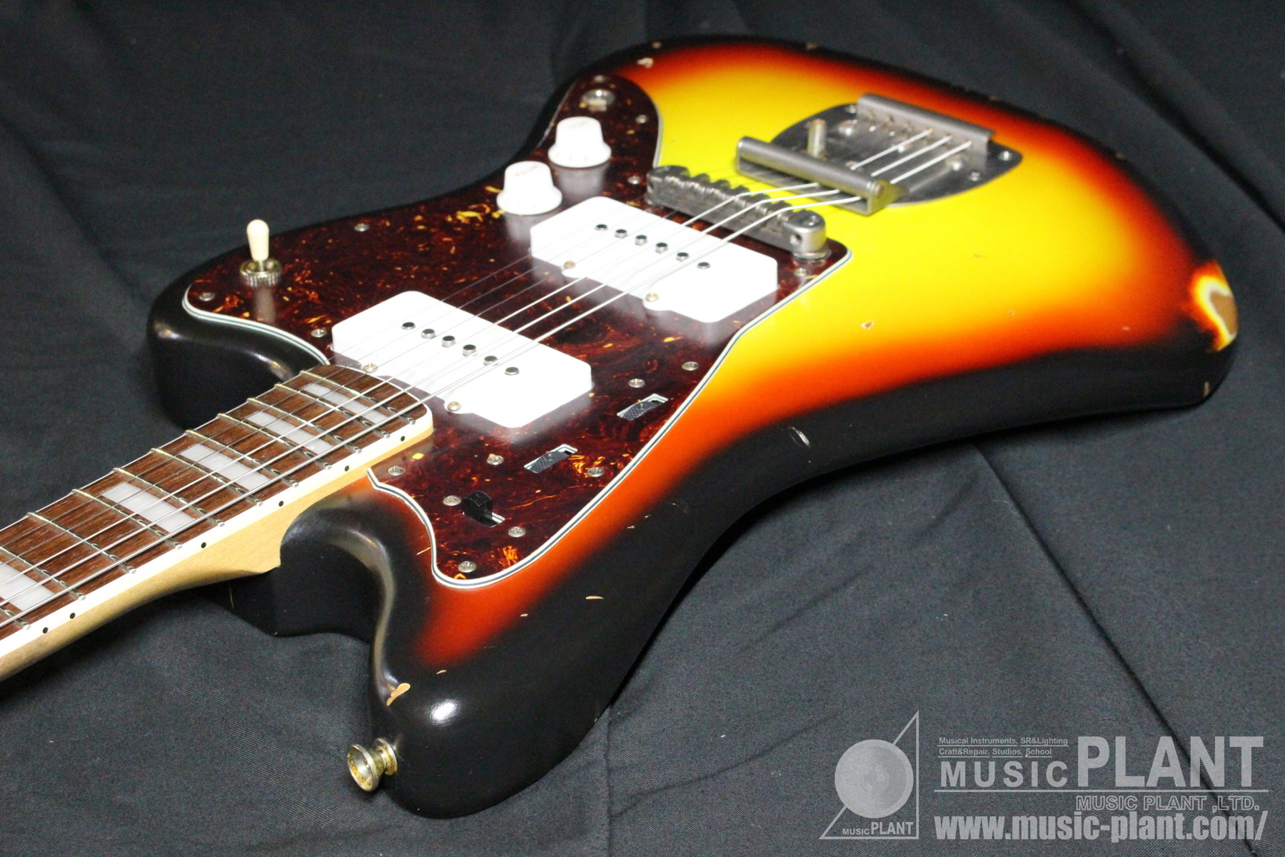 JM-63 Three Tone Sunburst Medium Aged追加画像 JM-63 Three Tone Sunburst Medium Aged追加画像
