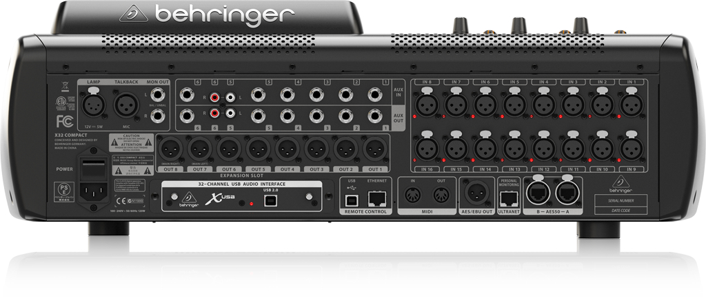 X32 COMPACT背面画像 X32 COMPACT背面画像