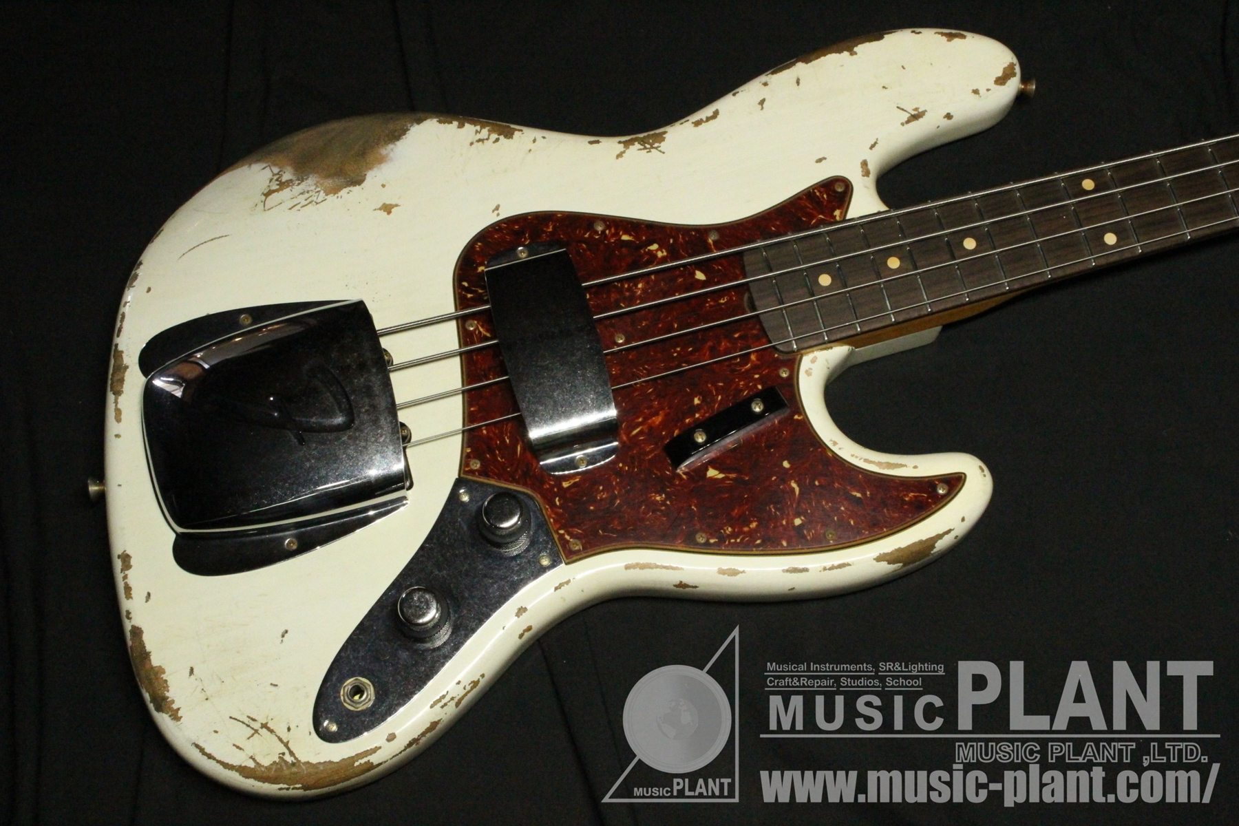 Time Machine 1961 Jazz Bass Heavy Relic Olympic White追加画像