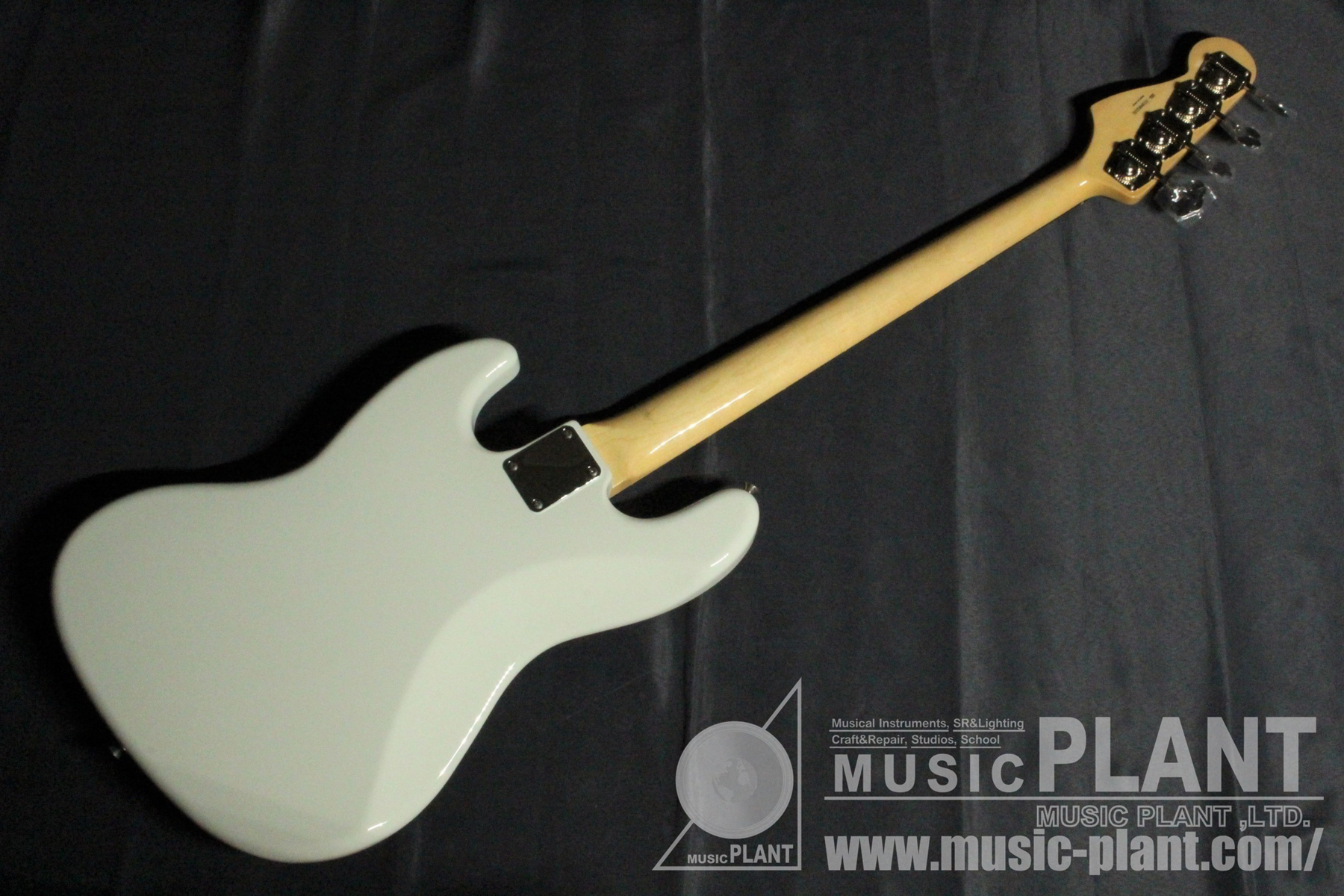 Made in Japan Heritage 60s Jazz Bass Olympic White背面画像 Made in Japan Heritage 60s Jazz Bass Olympic White背面画像