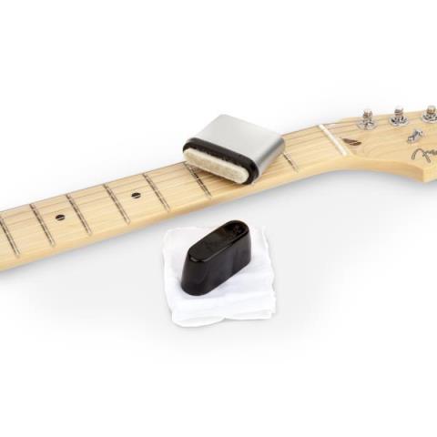 Fender-ストリングクリーナーSpeed Slick Guitar String Cleaner, Black/Silver