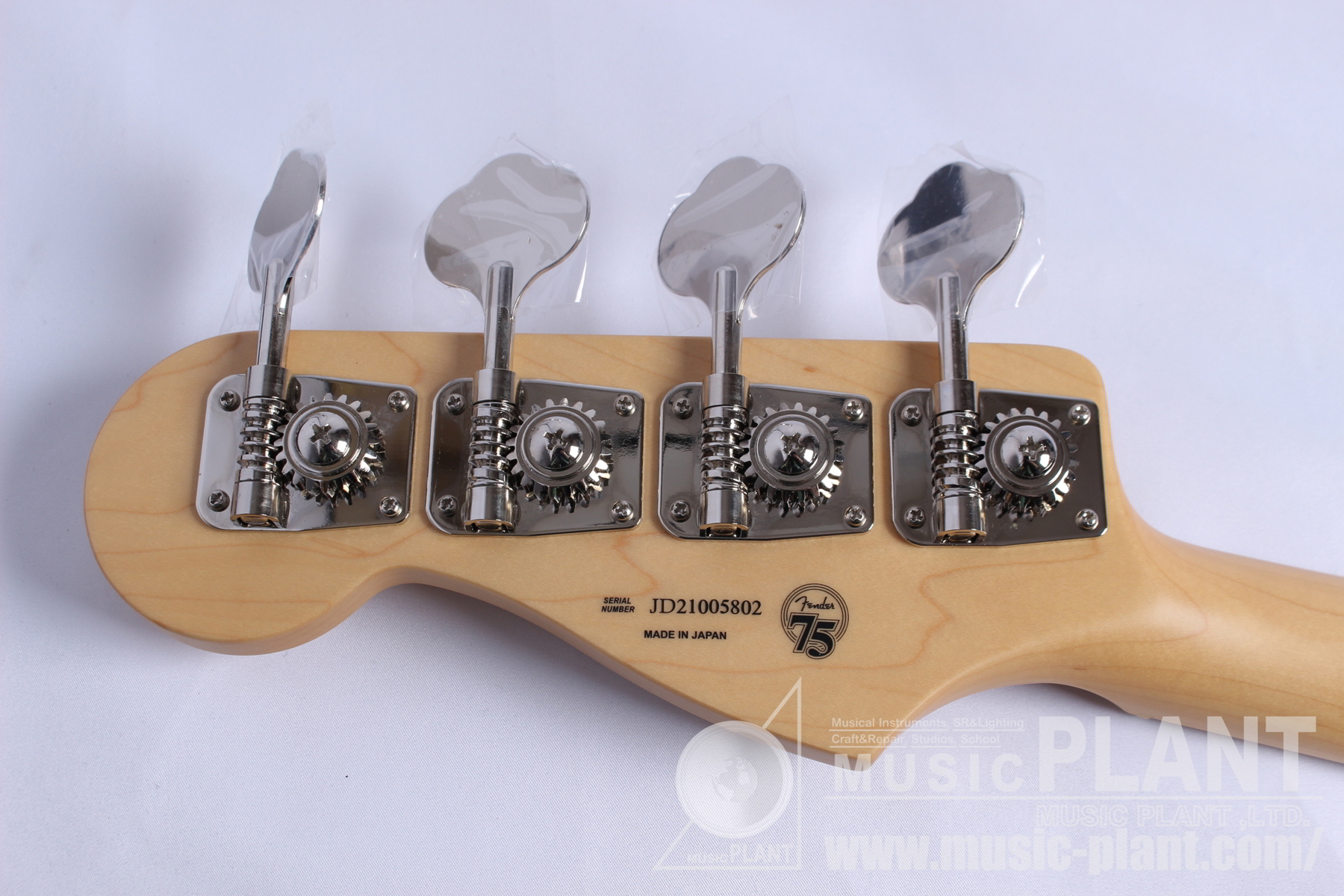 Made in Japan Hybrid II Jazz Bass, Maple Fingerboard, Black追加画像 Made in Japan Hybrid II Jazz Bass, Maple Fingerboard, Black追加画像