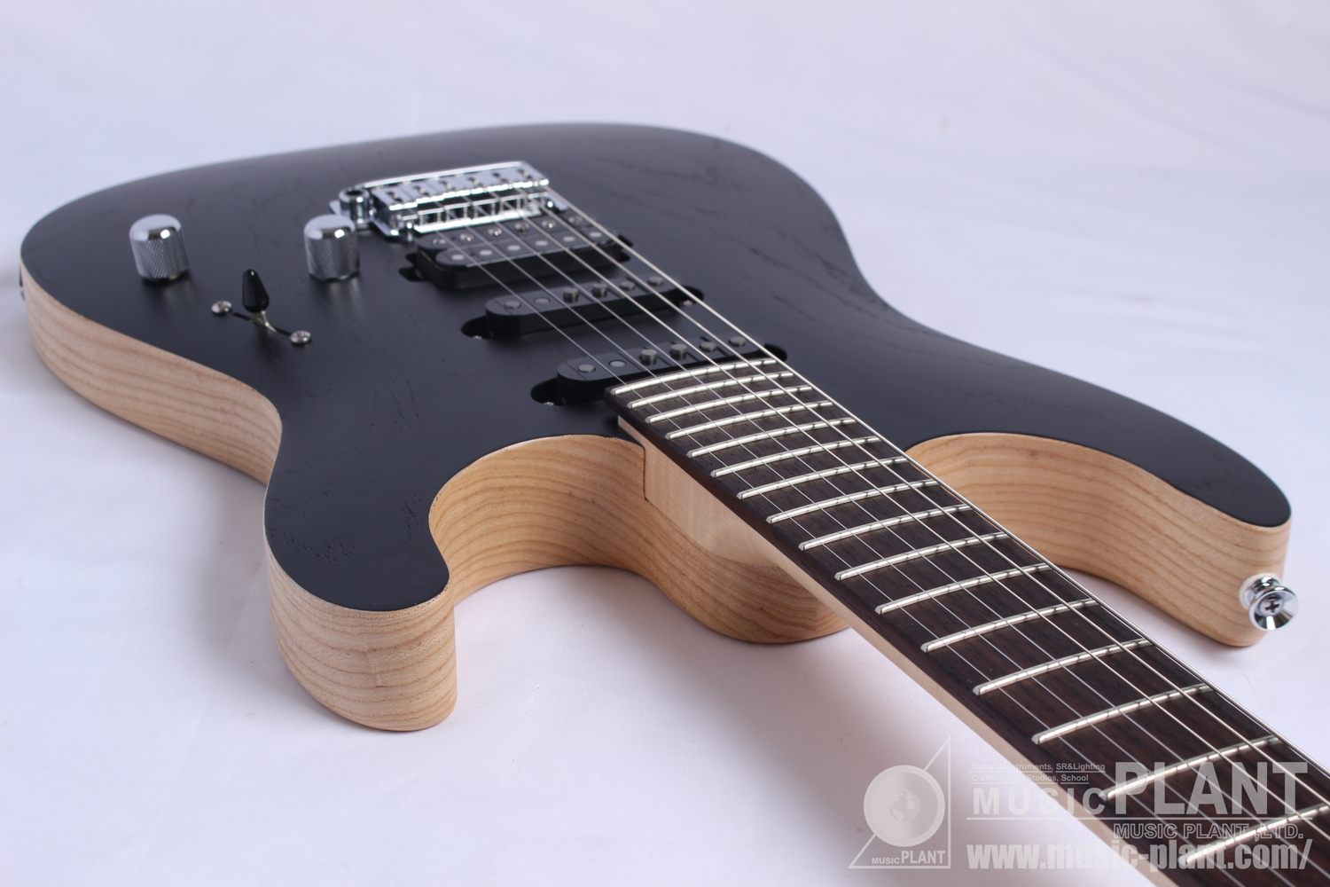 S-622 Rosewood Fingerboard, Ash Body, SSH, Black Open Pore追加画像 S-622 Rosewood Fingerboard, Ash Body, SSH, Black Open Pore追加画像