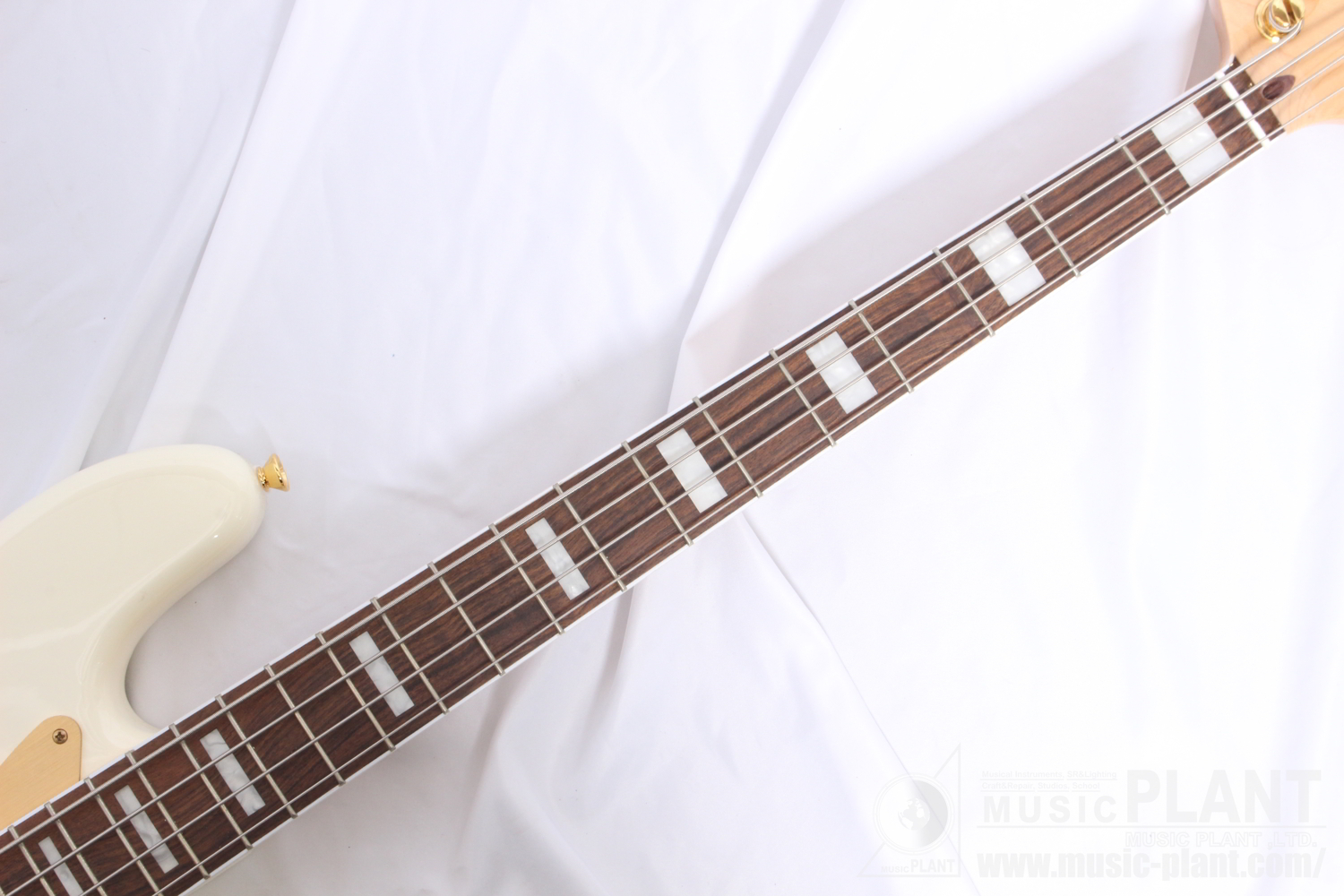 40th Anniversary Jazz Bass®, Gold Edition, Laurel Fingerboard, Gold Anodized Pickguard, Olympic White追加画像