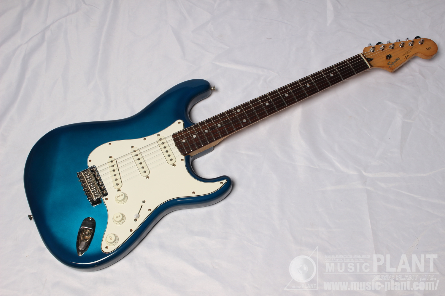 Squier by Fender SST-36 エレキギター　レザーケース付き