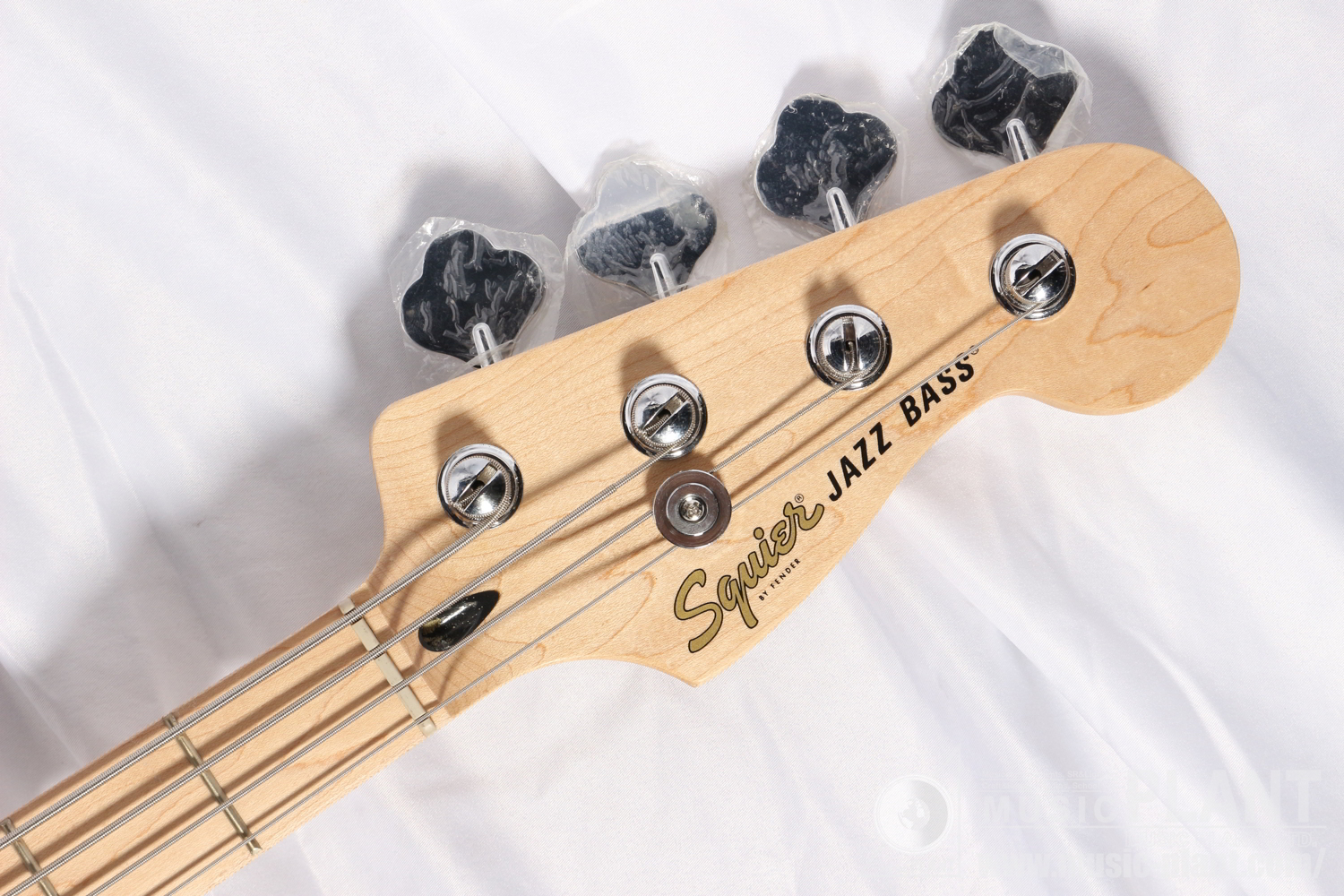 Affinity Series Jazz Bass, Maple Fingerboard, White Pickguard, 3-Color Sunburstヘッド画像