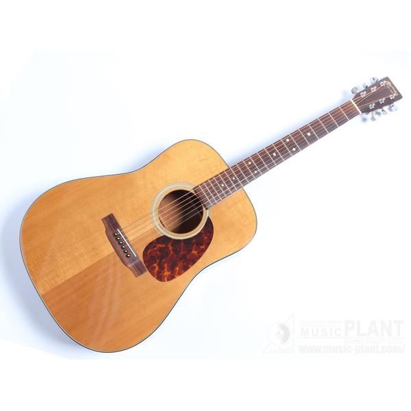 Martin (C.F.Martin)

D-18 1999年製