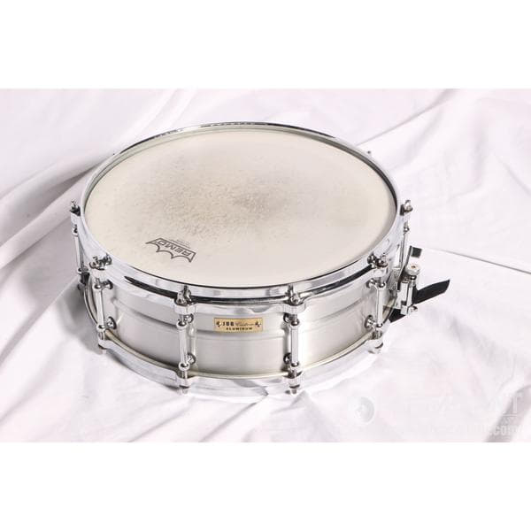 JUG

CUSTOM ALMINIUM