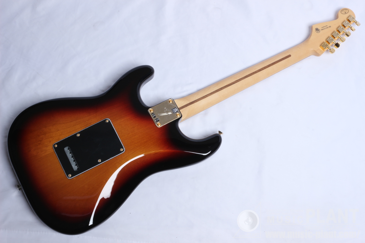 Limited Edition Player Stratocaster, Pau Ferro Fingerboard, 3-Tone Sunburst with Gold Hardware背面画像