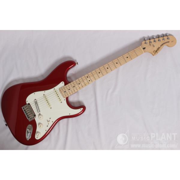 Squier-エレキギターStandard Stratocaster, Maple Fingerboard, Candy Apple Red