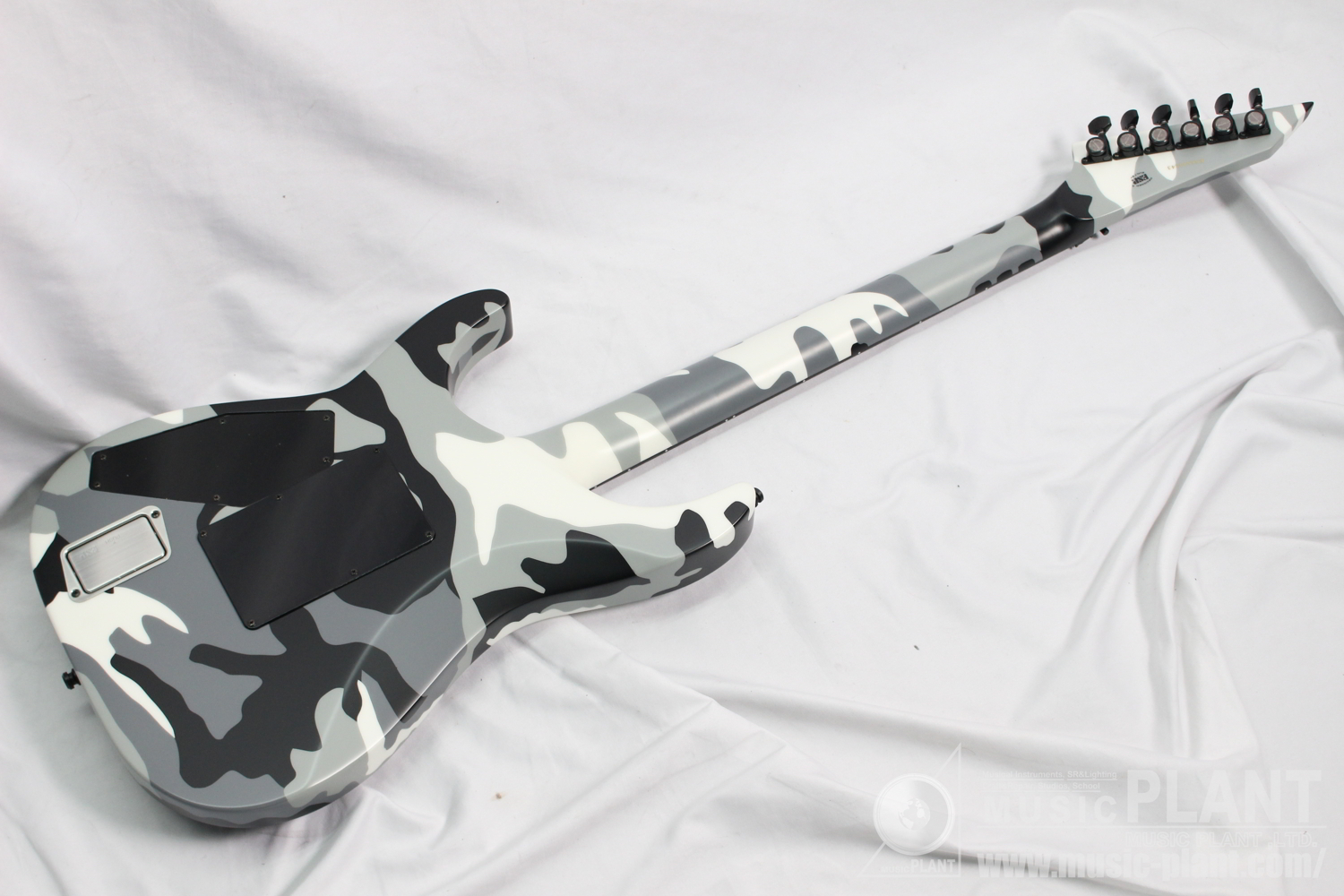 M-II NECK THRU Urban Camo背面画像 M-II NECK THRU Urban Camo背面画像
